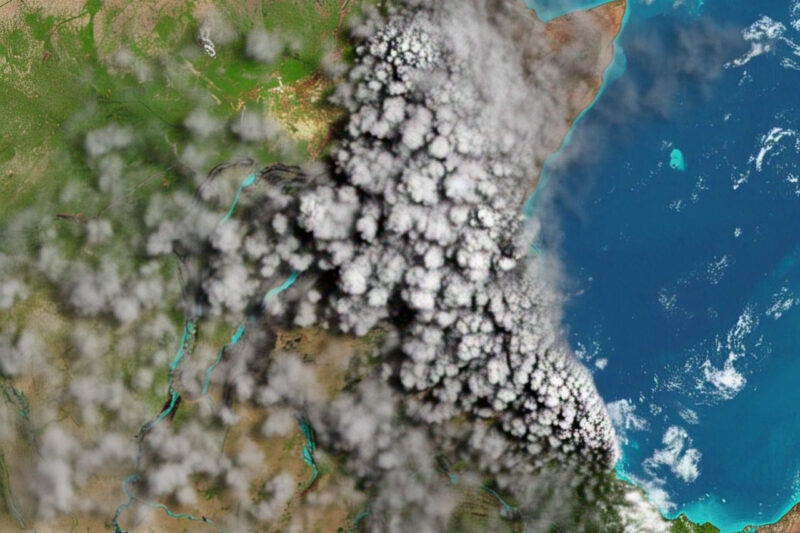 Peristiwa Pembentukan Partikel Baru di Atlantik Tenggara Bertepatan dengan Musim Pembakaran Biomassa Afrika